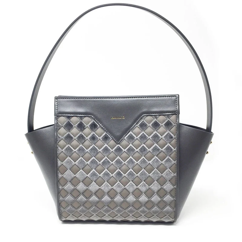 Labijou Grey