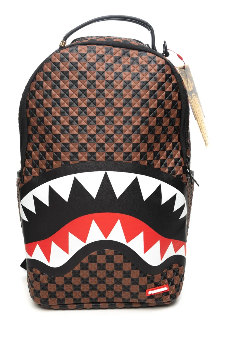 Zaino Sprayground Shark In Paris Pyramid Unisex Stampa Piramidale Scacchi Marrone Nero Misure 44x16x27 In Polivinile