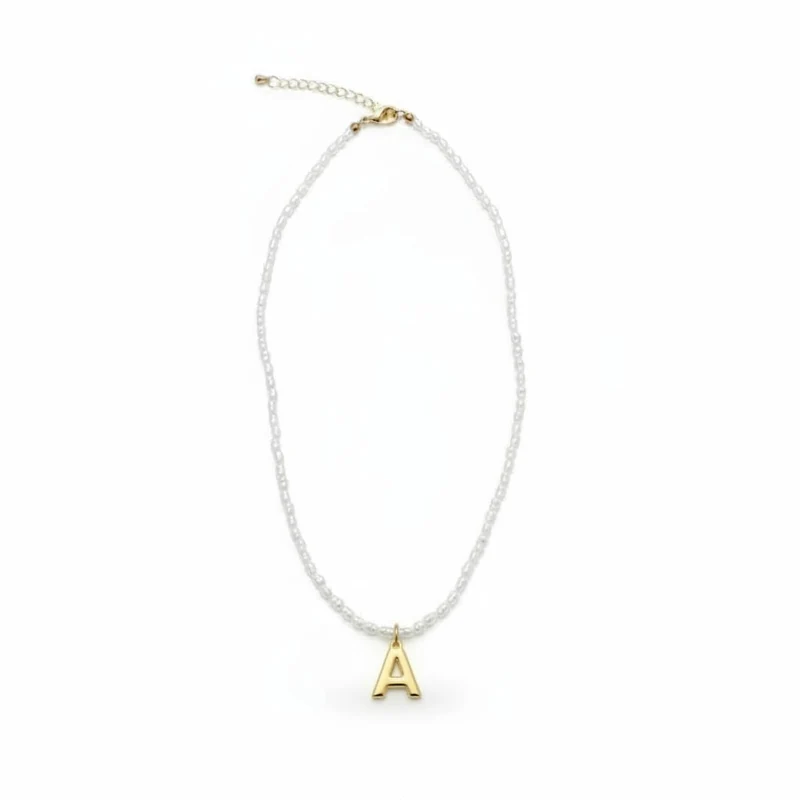 Collana perline con lettera in metallo - var 1