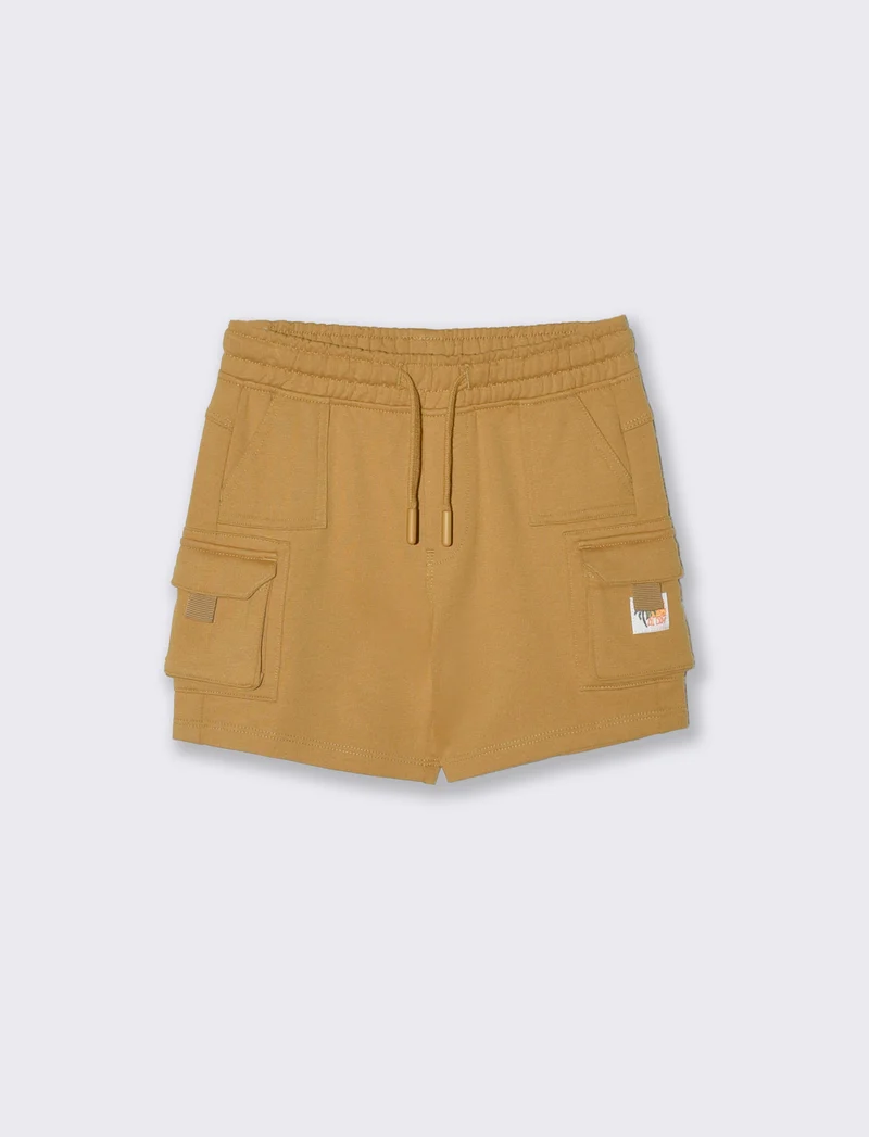 Bermuda cargo con tasche e stile sportivo - Beige