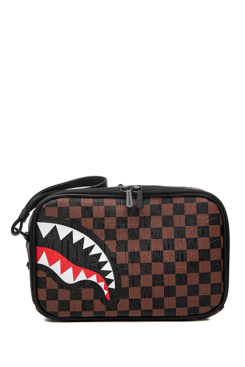 Pochette Beauty Case Sprayground Check 2 Emboss Savage Toiletry Brick Unisex Stampa Emboss Su Scacchi Marrone Nera E Shark In Polivinile