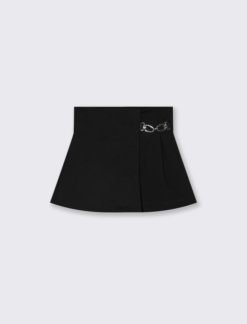 Short finta gonna con applicazione in metallo. - Nero